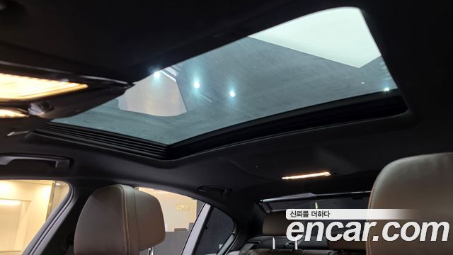 BMW 5-Series 2019 — photo 24