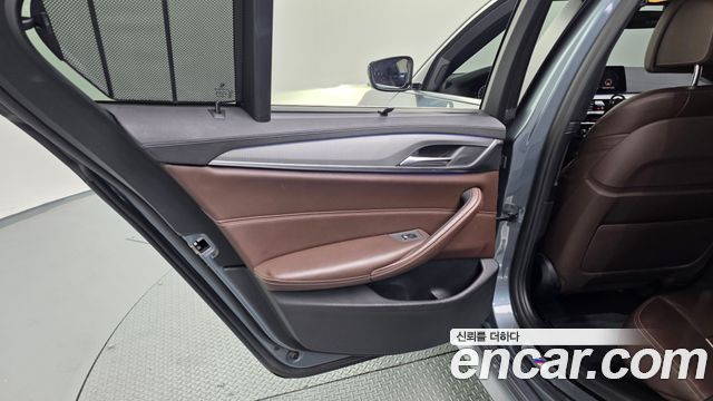 BMW 5-Series 2019 — photo 15