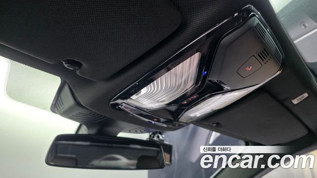 BMW 5-Series 2019 — photo 29