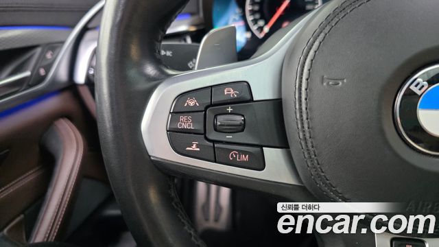 BMW 5-Series 2019 — photo 33