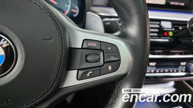 BMW 5-Series 2019 — photo 34