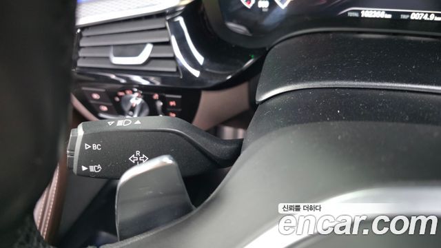 BMW 5-Series 2019 — photo 35