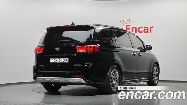 Kia Canival 2015 — photo 2