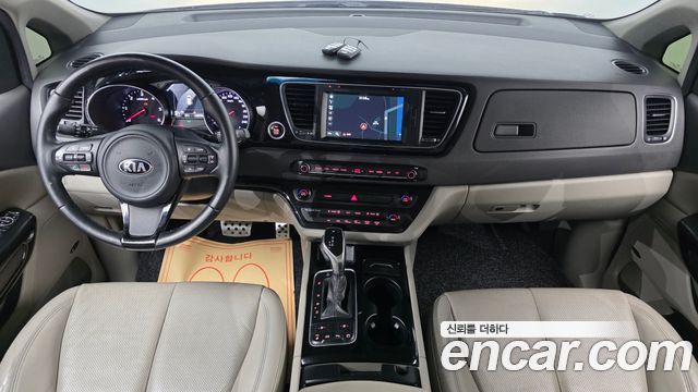 Kia Canival 2015 — photo 10