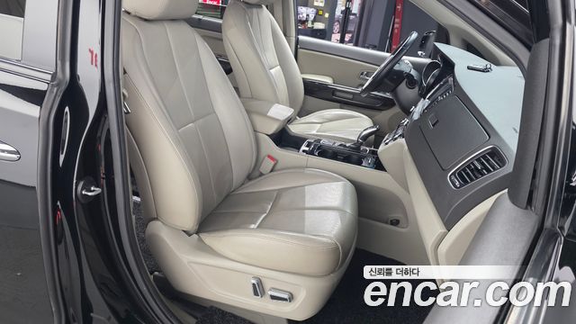 Kia Canival 2015 — photo 17