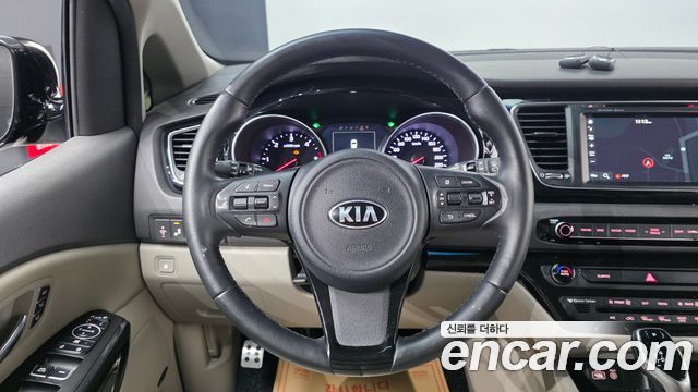 Kia Canival 2015 — photo 19