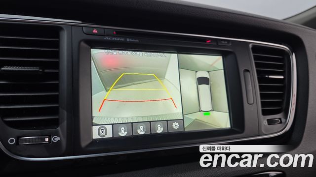Kia Canival 2015 — photo 20