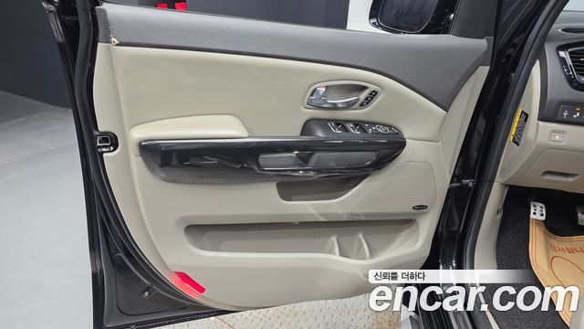 Kia Canival 2015 — photo 14