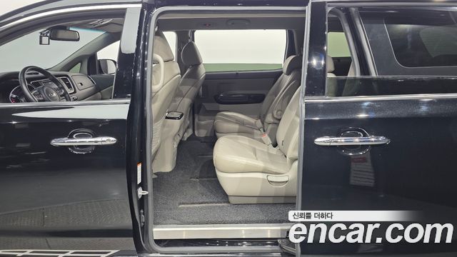 Kia Canival 2015 — photo 16