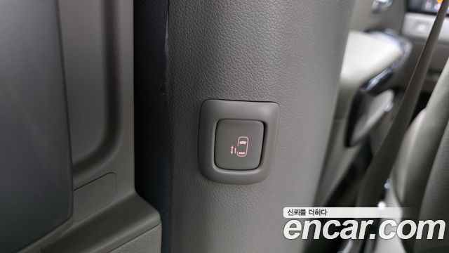 Kia Canival 2015 — photo 29