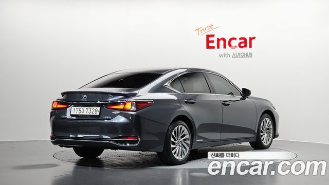 Lexus ES 2022 — photo 2