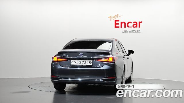 Lexus ES 2022 — photo 4