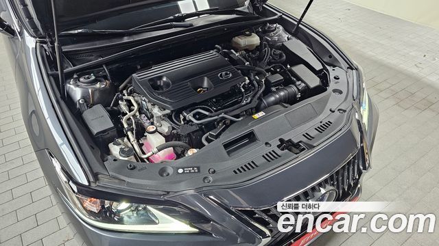 Lexus ES 2022 — photo 6