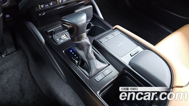 Lexus ES 2022 — photo 12