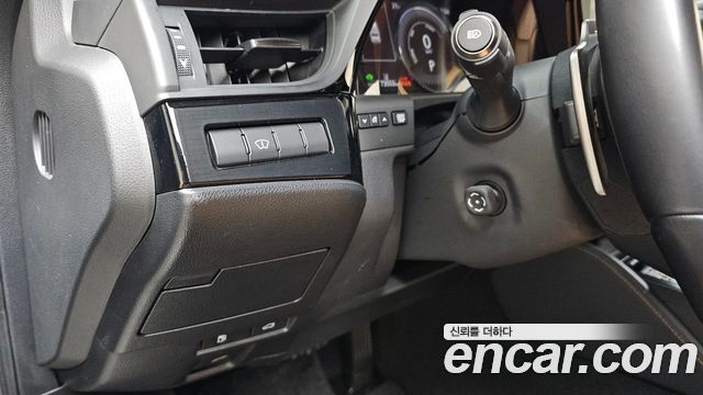 Lexus ES 2022 — photo 28