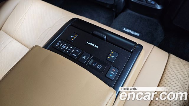 Lexus ES 2022 — photo 31