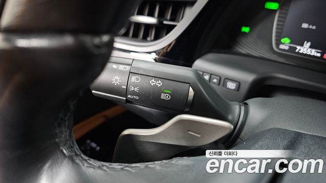 Lexus ES 2022 — photo 33