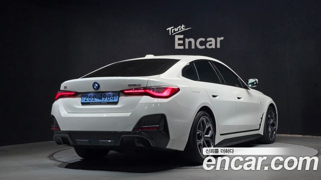BMW i4 2022 — photo 2