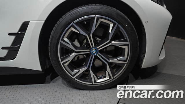 BMW i4 2022 — photo 7
