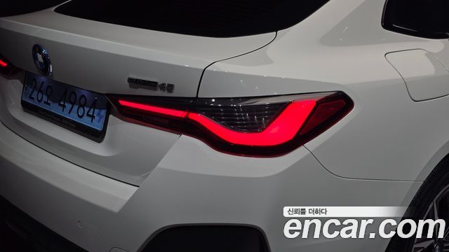 BMW i4 2022 — photo 9