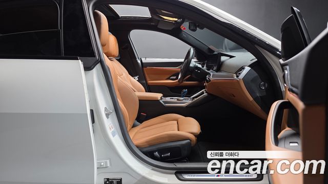BMW i4 2022 — photo 16