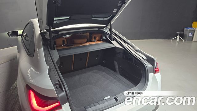 BMW i4 2022 — photo 31