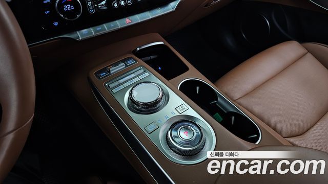 Genesis GV70 2023 — photo 12