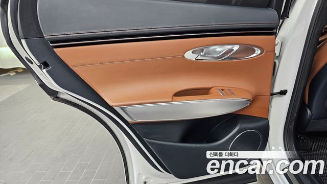 Genesis GV70 2023 — photo 15
