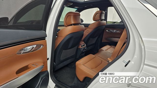 Genesis GV70 2023 — photo 16