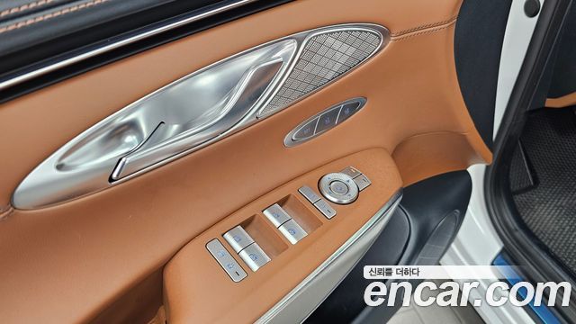 Genesis GV70 2023 — photo 28
