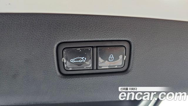 Genesis GV70 2023 — photo 31