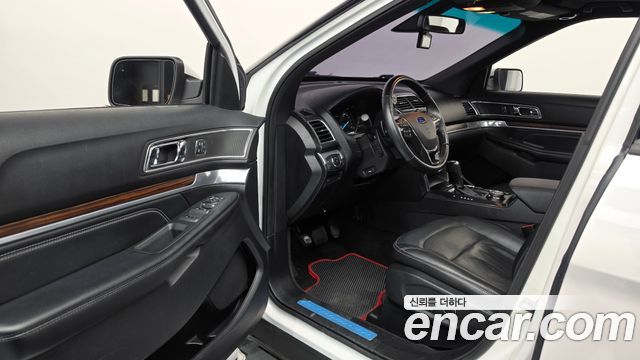 Ford Explorer 2017 — photo 10