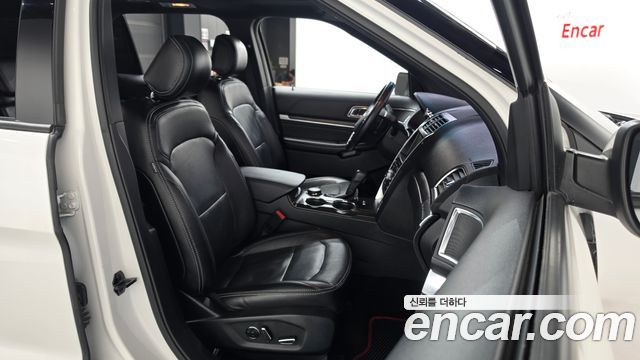 Ford Explorer 2017 — photo 11