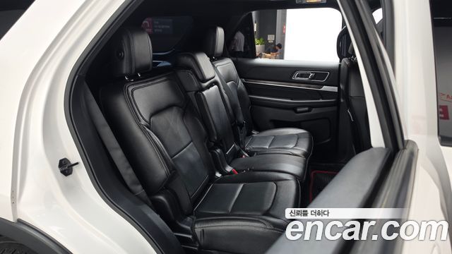 Ford Explorer 2017 — photo 12