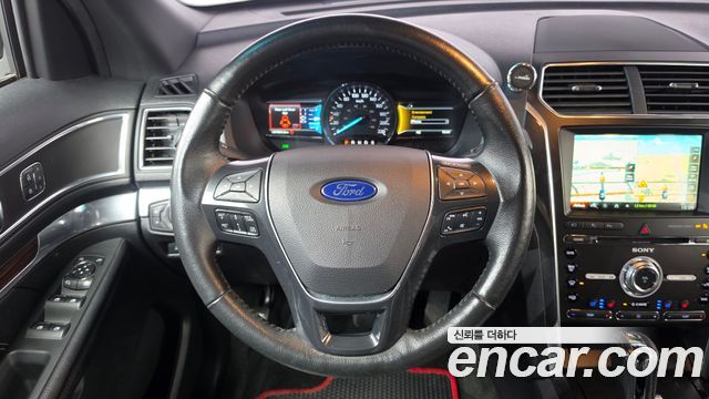 Ford Explorer 2017 — photo 13