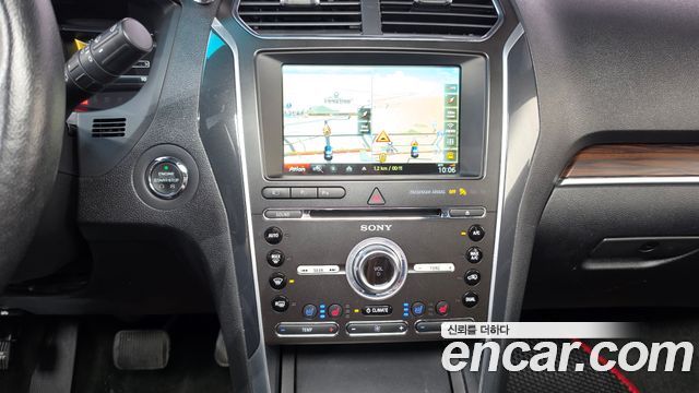 Ford Explorer 2017 — photo 16