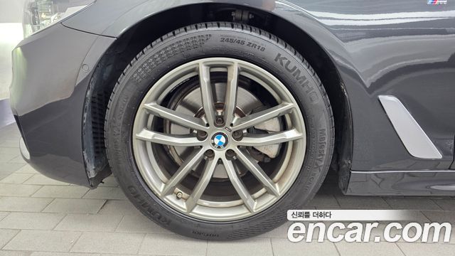 BMW 5-Series 2020 — photo 5