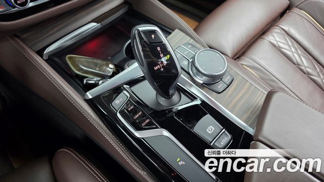 BMW 5-Series 2020 — photo 12