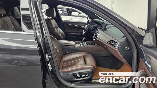 BMW 5-Series 2020 — photo 17