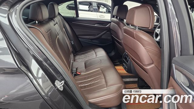 BMW 5-Series 2020 — photo 18
