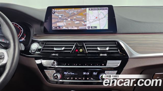 BMW 5-Series 2020 — photo 20