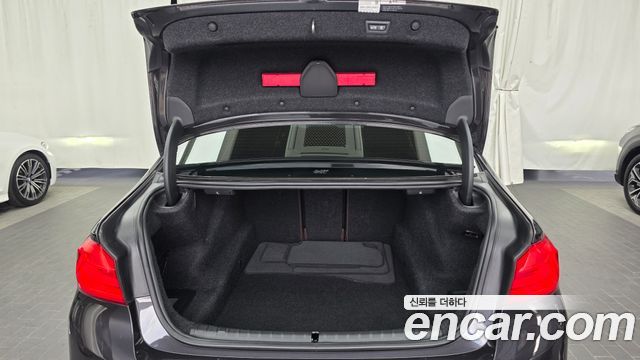 BMW 5-Series 2020 — photo 26