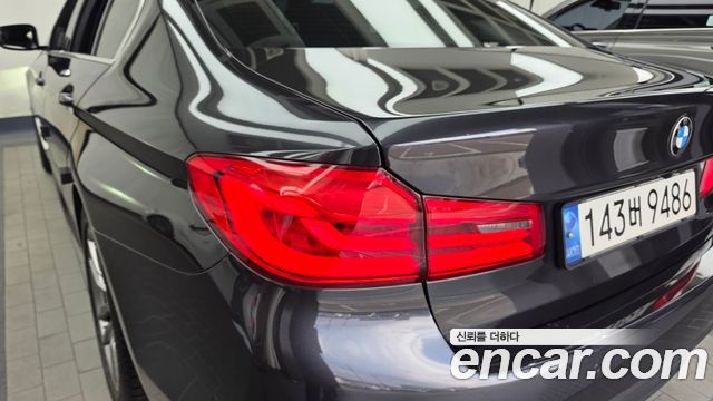 BMW 5-Series 2020 — photo 9