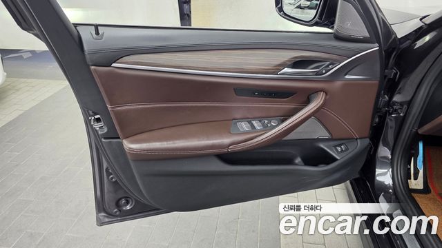 BMW 5-Series 2020 — photo 14