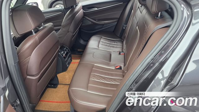 BMW 5-Series 2020 — photo 16