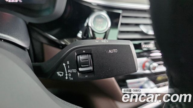 BMW 5-Series 2020 — photo 27
