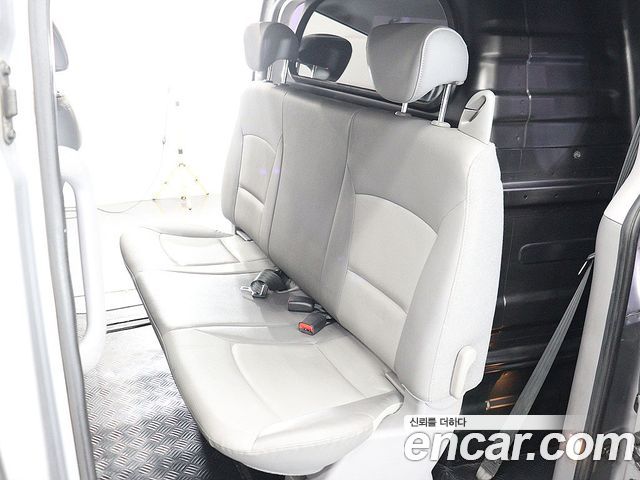 Hyundai Starex 2012 — photo 17