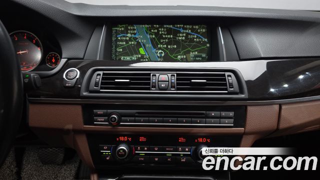 BMW 5-Series 2014 — photo 20