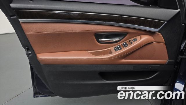 BMW 5-Series 2014 — photo 14