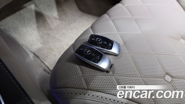 Mercedes-Benz S-Class 2019 — photo 28
